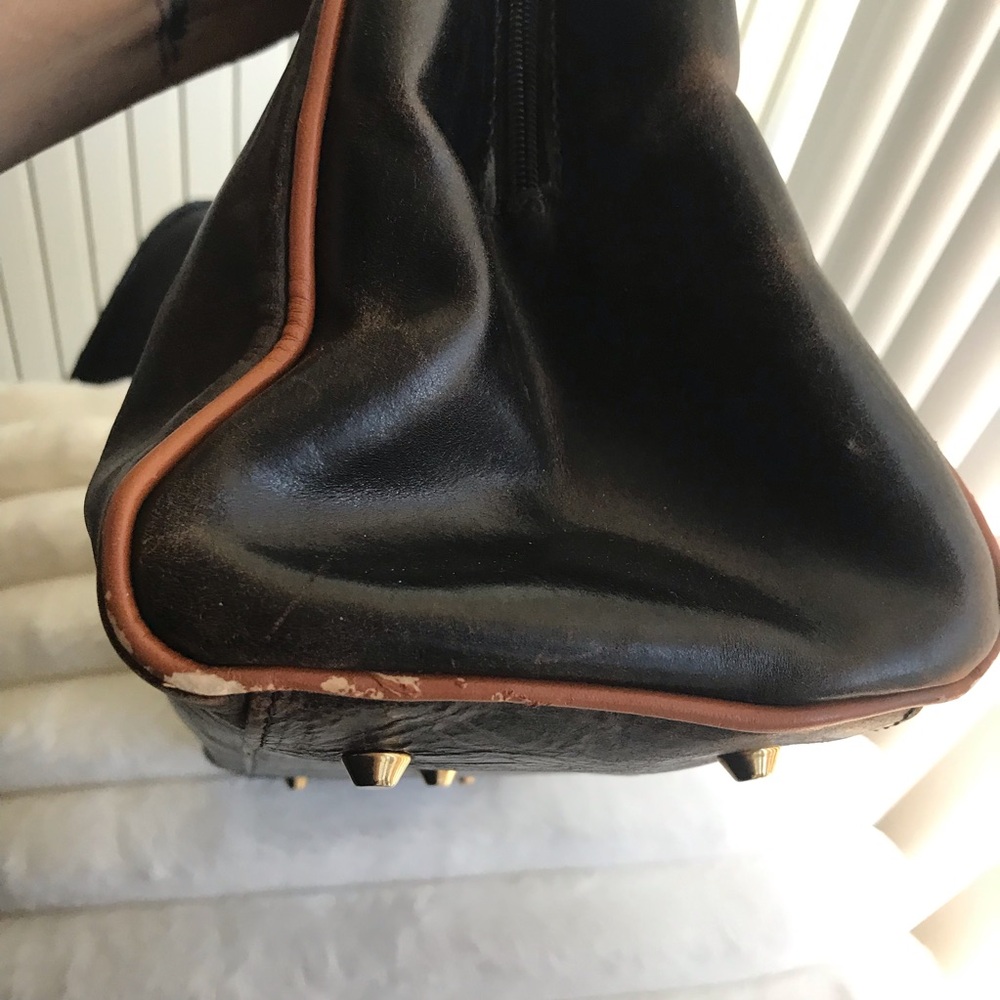 🟨Woman’s Large Valentina Black and Tan Leather Tote - Picture 15 of 16